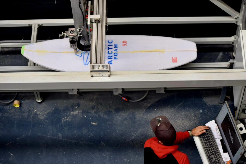Fabrica de tablas de surf, trabajos en fibra de vidrio, madera y drones